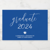 Elegant Script Royal Blue Graduate 2024 Abschluss Schaumweinetikett (Einzelnes Label)