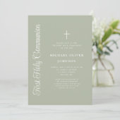 Elegant Script Sage Green Boy First Communion Einladung (Stehend Vorderseite)