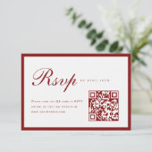Elegant Script Wine Red QR Code Graduation Party RSVP Karte (Stehend Vorderseite)