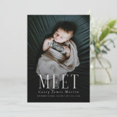 Elegant Serif Meet Baby Foto Birth Ankündigung (Stehend Vorderseite)