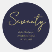 Elegant Seventy Birthday Sticker–Navy Gold Script Runder Aufkleber (Vorderseite)