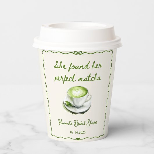 Elegant She fand ihr perfektes Matcha-Brautparty Pappbecher (Rückseite)