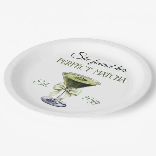 Elegant She fand ihr perfektes Matcha-Brautparty Pappteller (Schrägansicht)