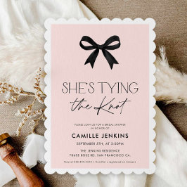 Elegant, sie bindet das Brautparty des Knotens Einladung