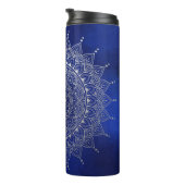 Elegant Silver auf Deep Blue Floral Henna Mandala Thermosbecher (Nach rechts gedreht)