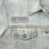  Elegant Silver Gradient Logo Employee Plastic  Namensschild (Beispiel)