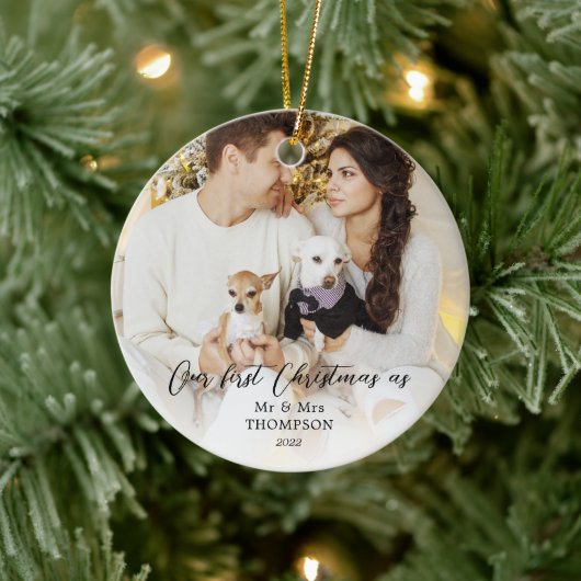 Elegant Simple First Christmas als Mr. & Mrs. Foto Keramik Ornament (Baum)