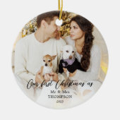 Elegant Simple First Christmas als Mr. & Mrs. Foto Keramik Ornament (Vorne)