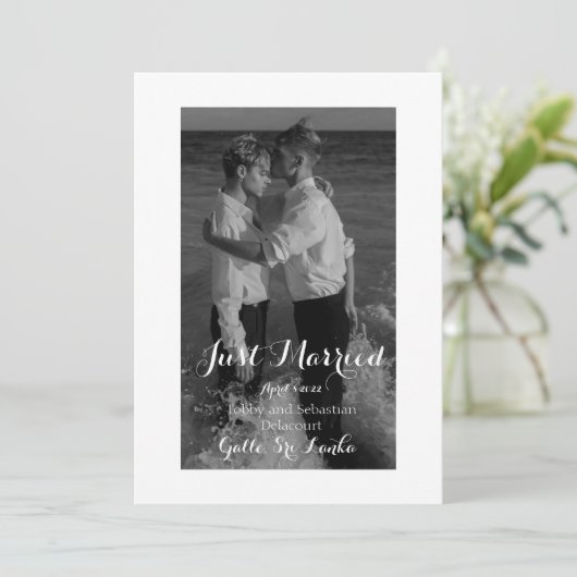 Elegant Simple Just Married Annoucement Einladung (Stehend Vorderseite)