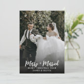 Elegant Simple Merry And Married Newlyweds Photo Feiertagskarte (Stehend Vorderseite)