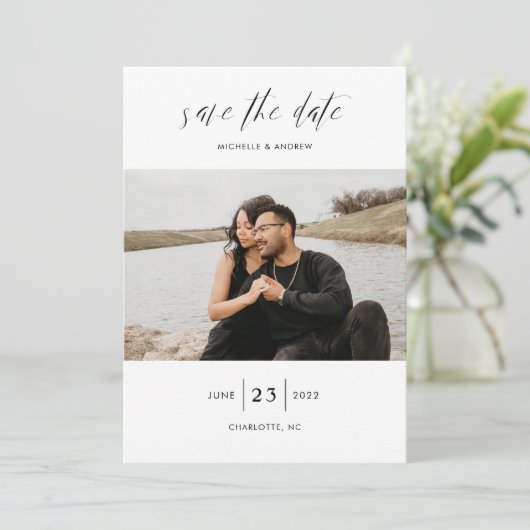 Elegant Simple Modern Script Foto Wedding Rett T Save The Date (Stehend Vorderseite)