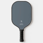 Elegant Simple Monogram Dusty Blue Personal Pickleball Schläger (Vorderseite)
