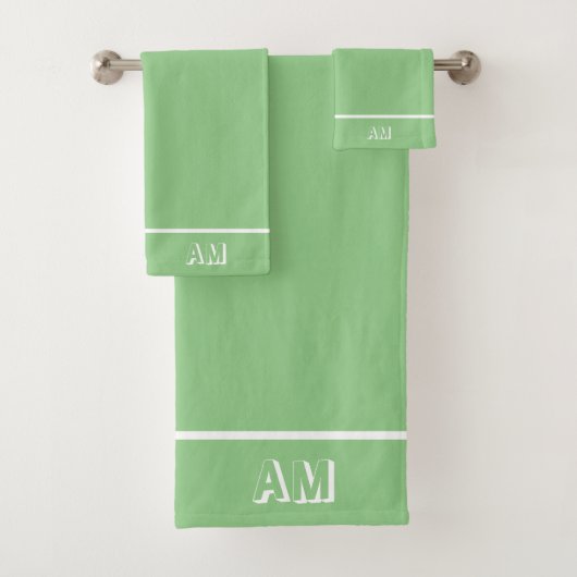 Elegant Simple White Monogram on Green Badhandtuch Set (Insitu)