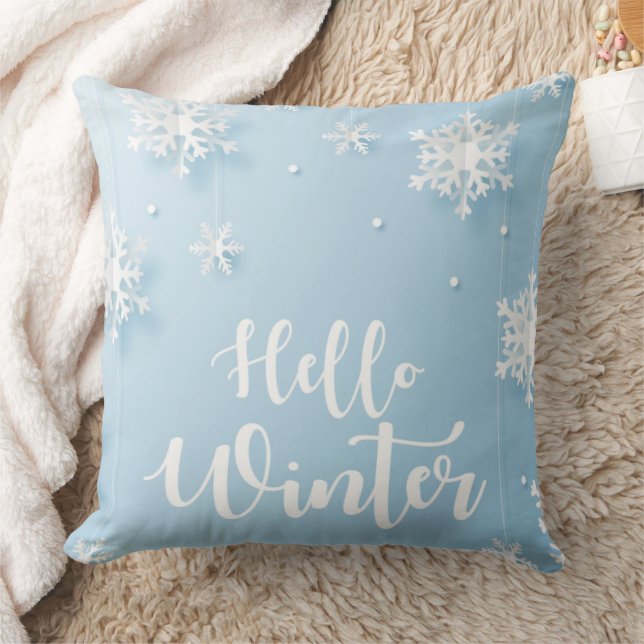 Elegant Snowflake Pillow in Soft Blue Kissen (Decke)
