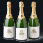 Elegant Soft Pink Merry Christmas Tree Individuell Schaumweinetikett<br><div class="desc">Elegant weich rosa Merry Christmas Tree Individuelle Name Sparkling Wine Label - Festliche & raffinierte Touch für Ihre Ferien Drinks! Genießen Sie Ihre Urlaubserlebnisse mit unserem eleganten Weihnachtsflaschenlabel. Dieses wunderschön gestaltete Label besticht durch einen sanften, grünen und weißen Weihnachtsbaum, der mit zarten, weichen rosa Ziergegenständen geschmückt ist und von winzigen...</div>