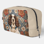 Elegant Spaniel On Floral Background Waschbeutel (Rechte Ecke)