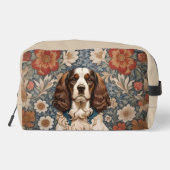 Elegant Spaniel On Floral Background Waschbeutel (Rückseite)