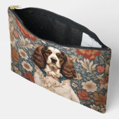 Elegant Spaniel On Floral Background Zubehörtasche (Offen)