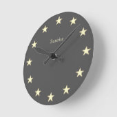 Elegant Stars on Dark Gray Runde Wanduhr (Winkel)