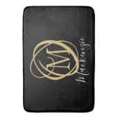 Elegant Stilvolle Monogram Script Name Black Gold Badematte (Vorderseite Vertikal)