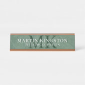 Elegant Stone Texture Dark Green Monogram Name Schreibtischnamensplakette (Vorderseite )
