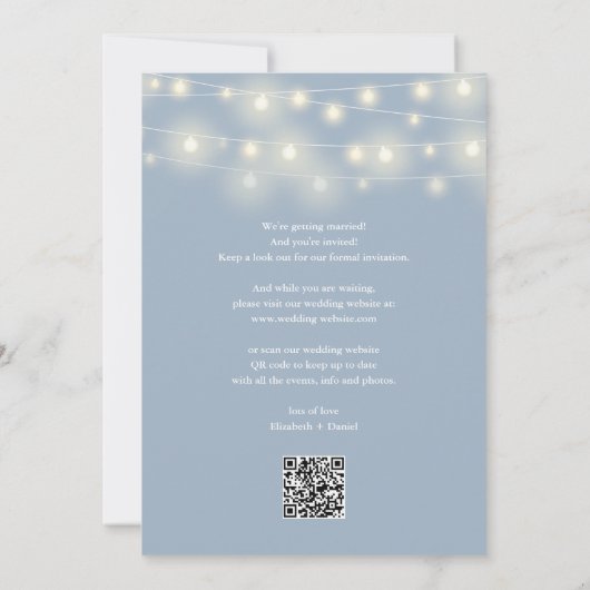 Elegant String Lights Dusty Blue QR Code Wedding Save The Date (Rückseite)