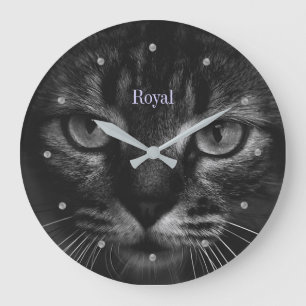 Elegant tabby cat on silver grey shades große wanduhr