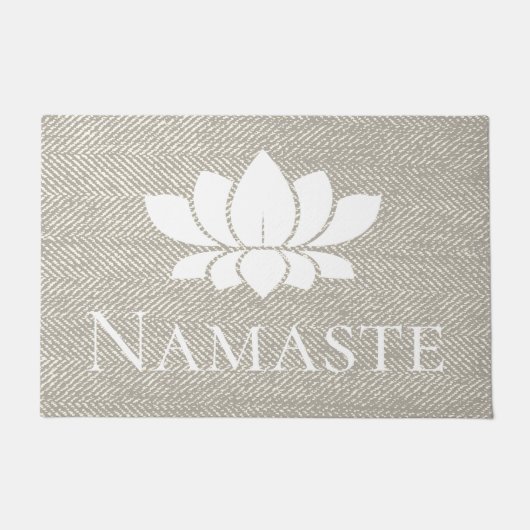 Elegant Taupe Herringbone Namaste White Lotus Fußmatte (Vorderseite)