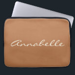 Elegant Terracotta Handgeschriebener Skriptname Be Laptopschutzhülle<br><div class="desc">Dieses individuelle Laptop-Gehäuse mit Ihrem Namen in schönen handgeschriebenen Schriften auf einem stilvollen Terracotta-Hintergrund. Tolle Geschenkidee.</div>