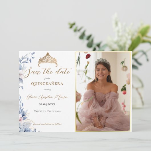 Elegant Tiara Quinceañera Foto Save the Date (Stehend Vorderseite)