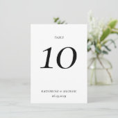 Elegant Timeless White Large Wedding Table Number Einladung (Stehend Vorderseite)