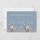 Elegant Traditiona Floral Dusty Blue Wedding RSVP Karte (Vorderseite)