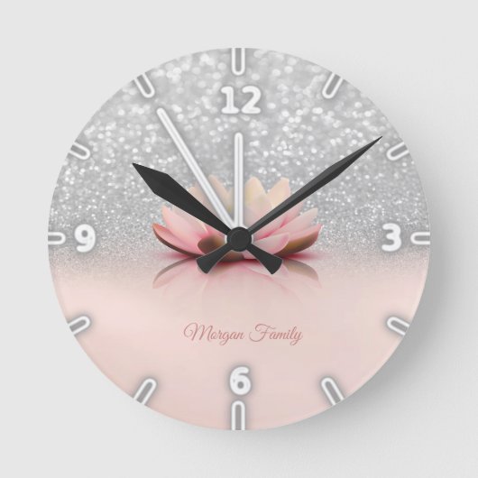 Elegant Trendy Girly, Lotus Silver Glitzer Bokeh Runde Wanduhr (Vorderseite)