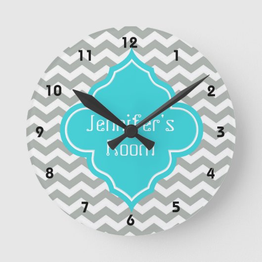 Elegant, trendy, modern grey, aqua blue chevron runde wanduhr (Vorderseite)