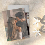 Elegant Vellum Overlay 2 Foto Hochzeit Einladung<br><div class="desc">Erleben Sie die perfekte Hochzeitseinladung mit dieser wunderschönen, eleganten, trendigen Imitat-Vellum-Overlay-Foto-Hochzeitseinladung, die mit handgeschriebenen Schriften und einem Foto der zweiten Verlobung auf der Rückseite der Einladung besticht. HINWEIS FÜR KREATOR: Das "Vellum-Overlay" auf diesem Produkt ist ein digitaler Effekt." Kontaktieren Sie Designer für passende Produkte. Copyright Anastasia Surridge für Anastasia Designs,...</div>