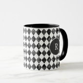 Elegant vintage black &white checkerboard monogram tasse (VorderseiteRechts)