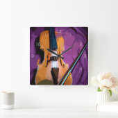Elegant Violin on Purple Silk, Clock Square Quadratische Wanduhr (Zuhause)