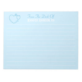 Elegant vom Schreibtisch des nurse Stethoscope nam Notizblock