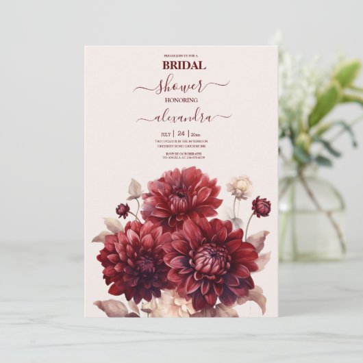 Elegant Watercolor Burgundy Dahlia Bridal Einladung (Stehend Vorderseite)