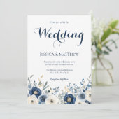 Elegant Watercolor Navy Blue Floral Script Hochzei Einladung (Stehend Vorderseite)