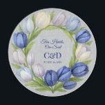 Elegant Watercolor Tulip Wreath Wedding Blue Ivory Schneidebrett<br><div class="desc">Feiern Sie Ihren großen Tag in zeitloser Eleganz mit diesem romantischen Hochzeitsdesign mit einem Aquarellkranz von Tulpen in sanften Farbtönen von königsblau, Lavendel, Elfenbein und Powderblau. Ideal für feierliche Hochzeiten oder für Gartenaufführungen bietet dieses Tulpenthema ein poetisches und raffiniertes Aussehen in Ihrer Schreibwarensaison. Es ist vollständig für Namen, Datum und...</div>