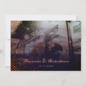 Elegant Wavy Burgundy Overlay Foto Wedding Einladung (Vorderseite)