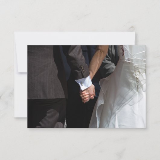 Elegant Wedding Couple Holding Hands UAWG RSVP Karte (Vorderseite)