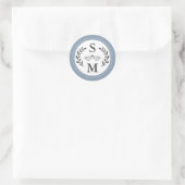 Elegant Wedding Modern Monogram Dusty Blue Gevor Runder Aufkleber (Tasche)