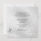 Elegant Wedding Silver White Swans Heart Bow Einladung (Rückseite)