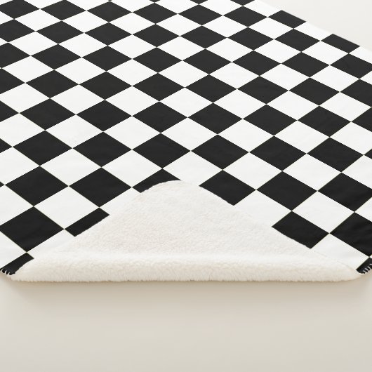 Elegant White and Black Square Pattern Sherpadecke (3/4)