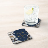 Elegant White and Gold Rose on Navy Blue Getränkeuntersetzer (Rechte Seite)