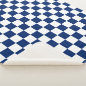 Elegant White and Navy Blue Square Pattern Sherpadecke (3/4)