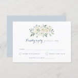 Elegant White Blume Dusty Blue Wedding RSVP Einladung<br><div class="desc">Elegante weiße Blume Grün Dusty Blue Wedding RSVP Karte. Moderne kalligraphische Floral Response Card. Wappen Hochzeitssuite für Wasserfarben</div>