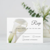Elegant White Calla Lilies Floral Wedding RSVP (Stehend Vorderseite)